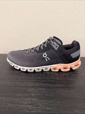 On Running cloudflow Rock Grey Rose Women’s Grey and Pink Size 9 Shoes W9 Train
